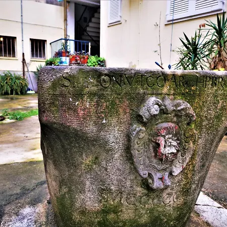 Divinity's Reach - Old Town Center 招待所 4*