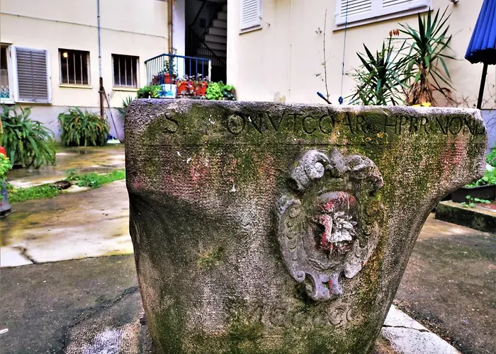 Divinity's Reach - Old Town Center Gasthof 4*